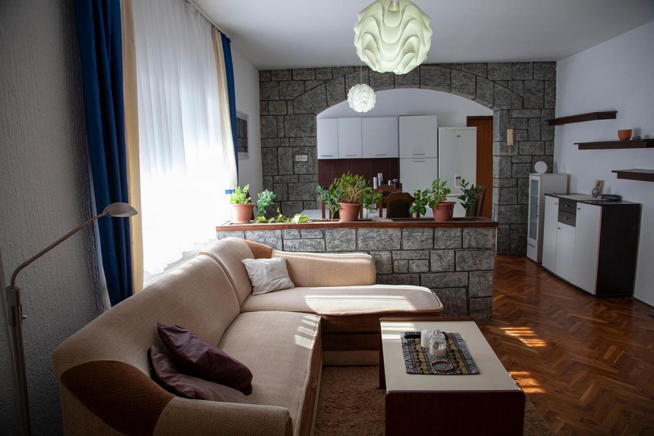 Apartman Ksenija Ðakovo Exterior foto